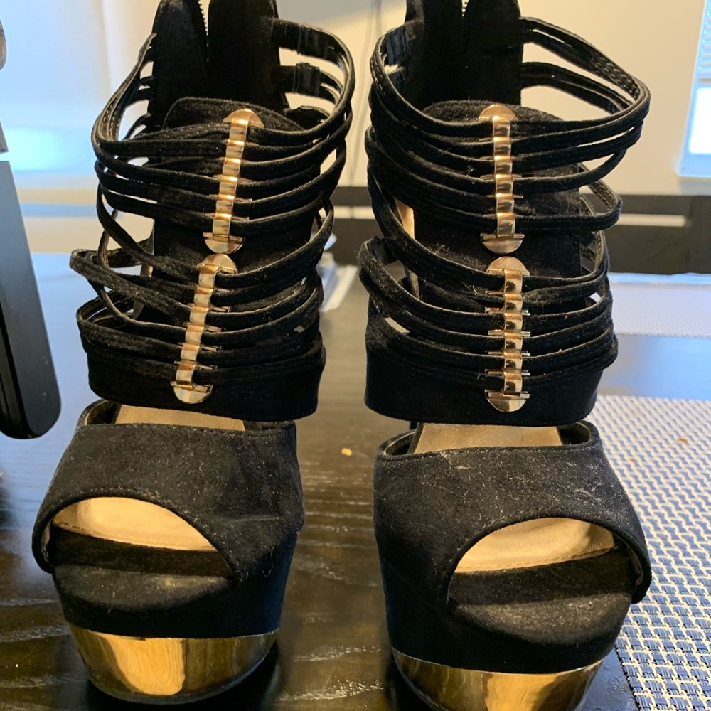 Never been worn high black platform heals